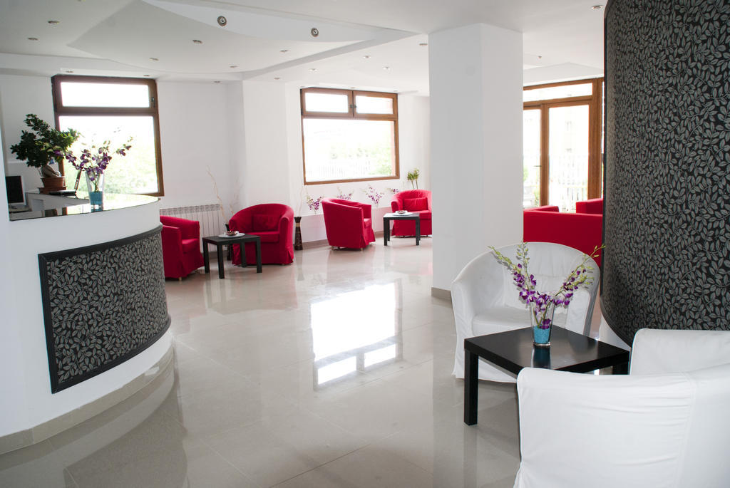 Hotel โอโตเปนี ภายนอก รูปภาพ