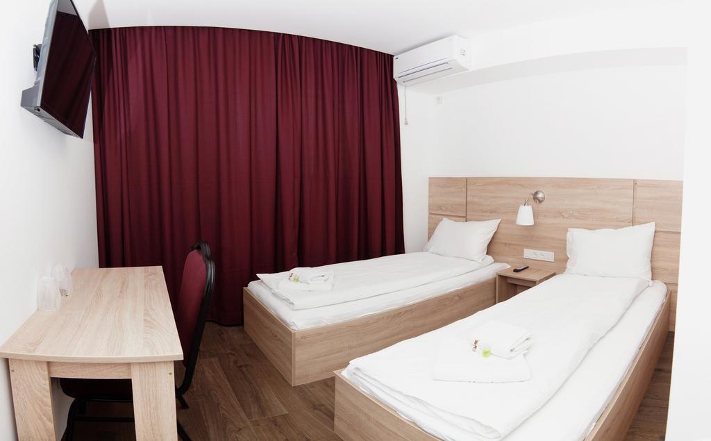 Hotel โอโตเปนี ภายนอก รูปภาพ