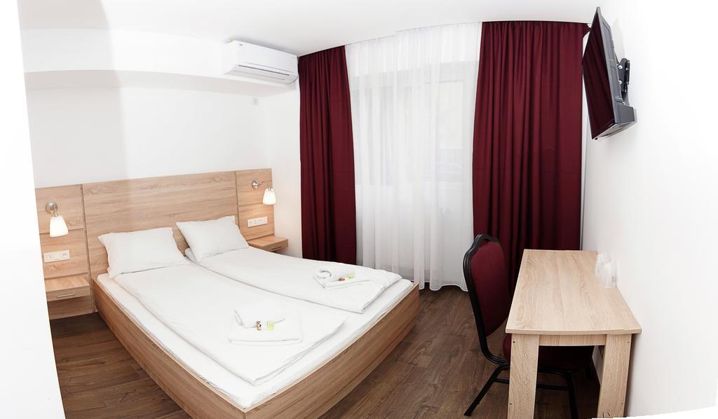 Hotel โอโตเปนี ภายนอก รูปภาพ