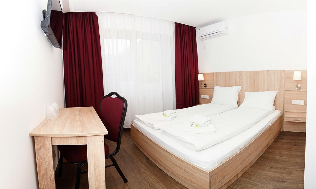 Hotel โอโตเปนี ภายนอก รูปภาพ